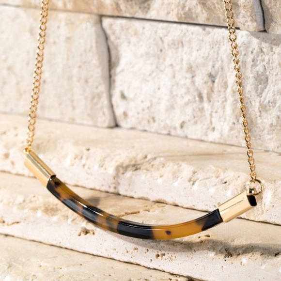 Tortoise Shell Curved Bar Minimalist Necklace - Picture 4 of 5